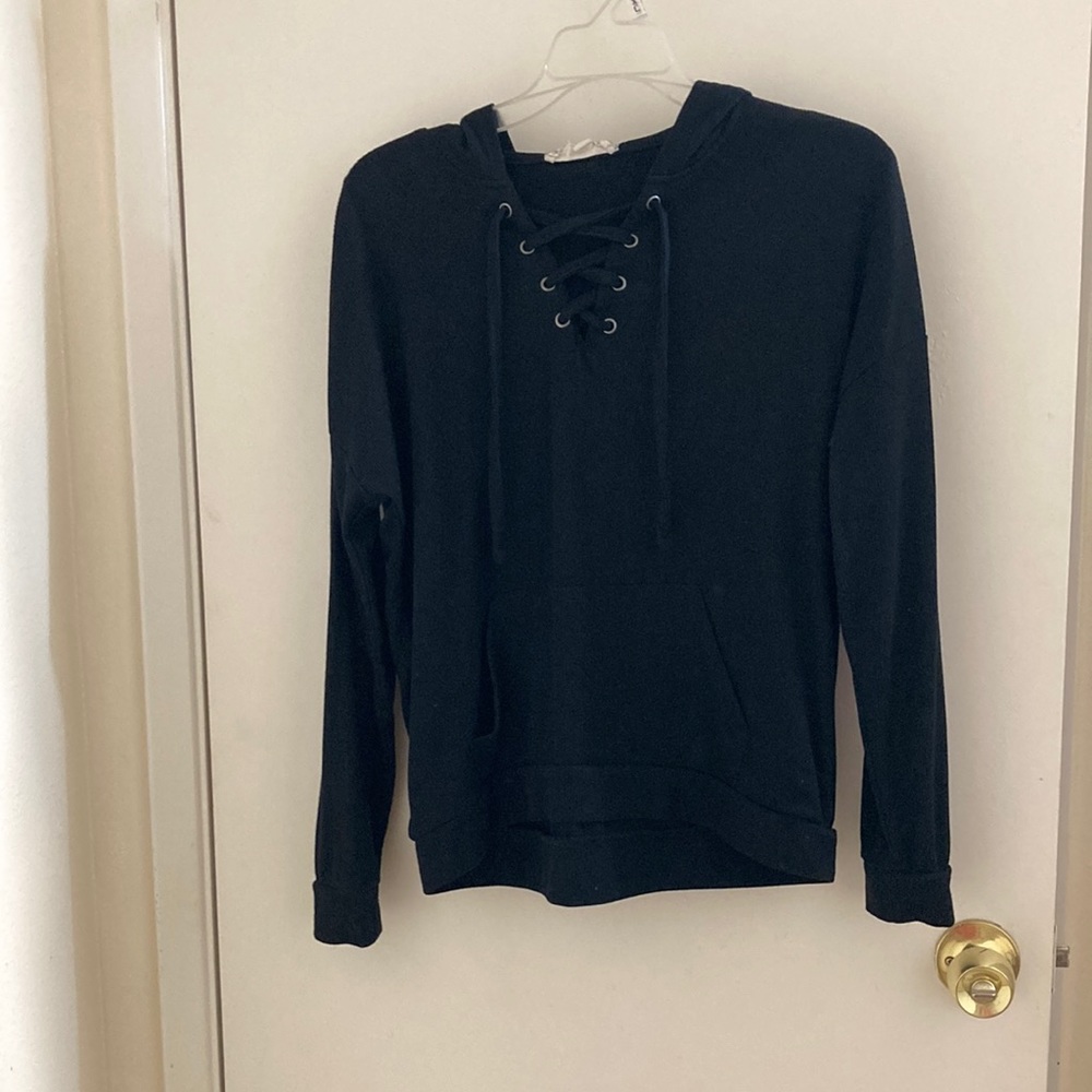 Front tie hooded shirt with front pocket